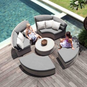 Heri lounge chair and centre table